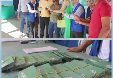 178 cartões Mães de Goiás e 28 cartões do Programa Dignidade foram entregues em Aragarças (VEJA VÍDEOS)